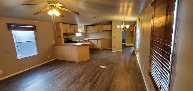 Photo - Charming 3 bedroom 2 bath Mobile home in Sunland Park NM!!