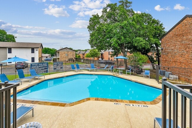 Photo - Oaks of Denton