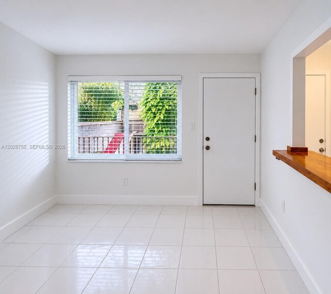 Building Photo - 6330 SW 79th St Unit 23