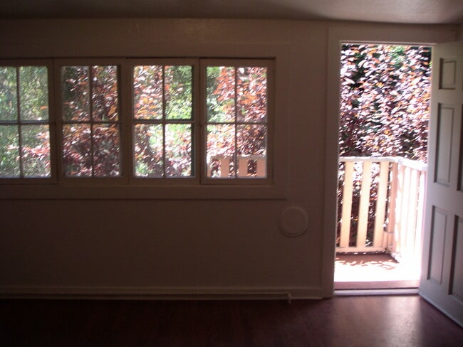 Photo - 512 14th St Unit Great upper Tree house 1 Bedroom