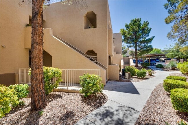 Building Photo - 1900 Villa Palms Ct Unit 103