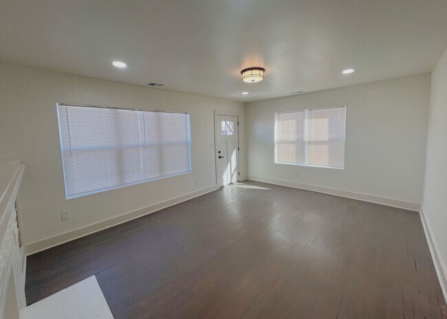 Photo - Charming Duplex on 21st St.