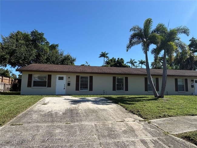 2208 16th Ave W