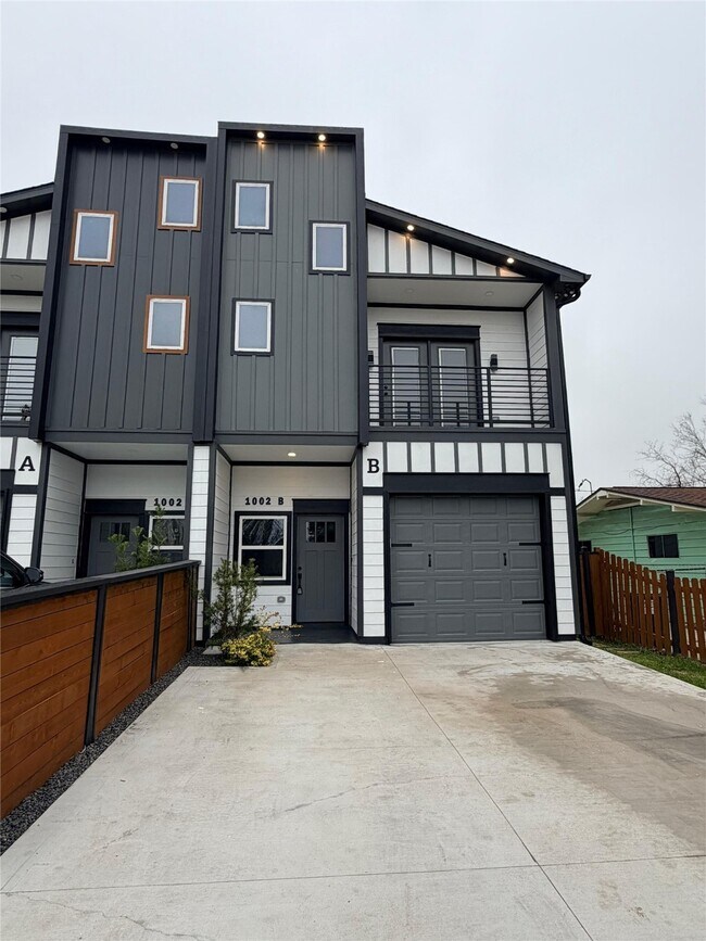 Photo - 1002 Natchez Ave