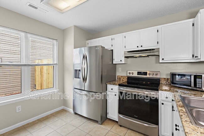 Photo - 724 Chaseway St