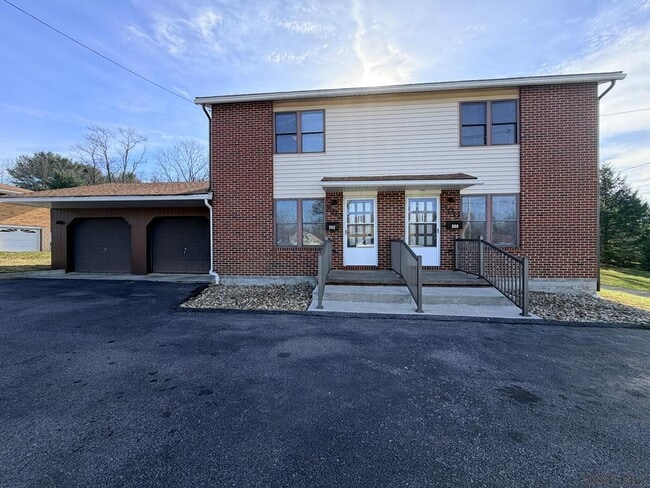 Building Photo - 302 Walters Ave