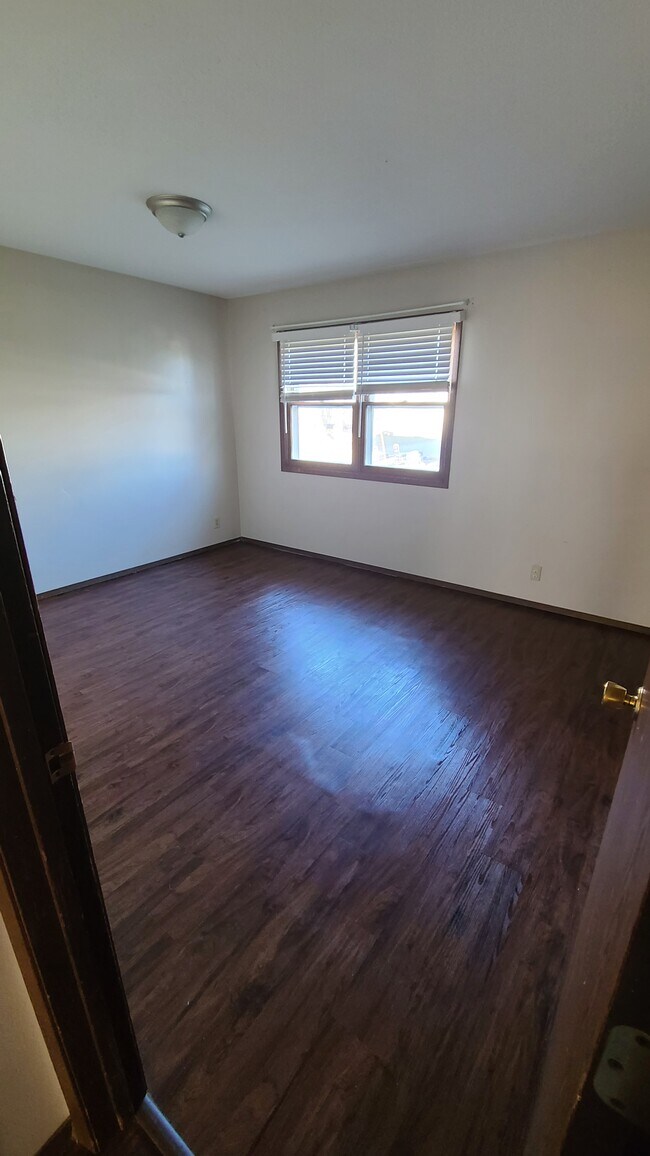 264 W M Ave Townhome Townhome Rental in Nevada IA