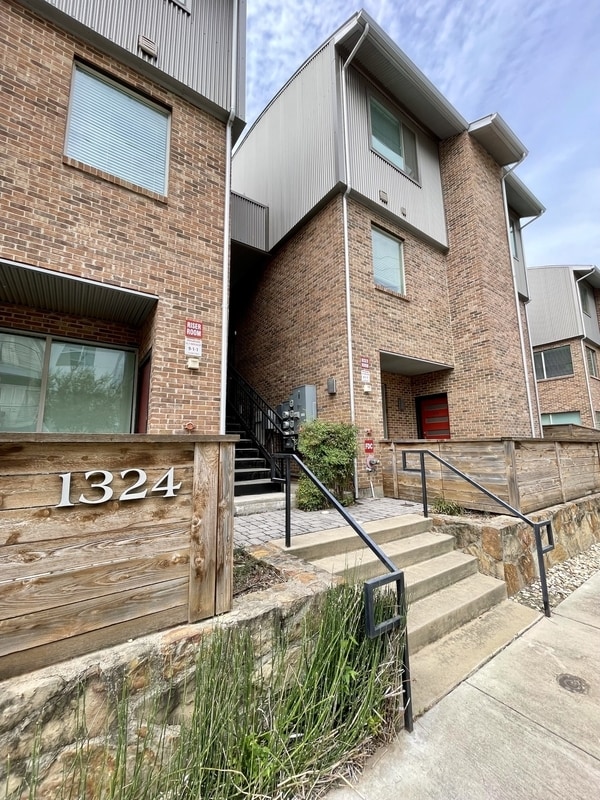 Building Photo - 1324 May St Unit 214 - 1