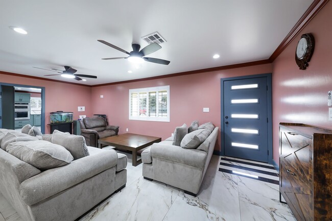 Photo - FOR RENT Fully Remodeled 4 Bed / 3 Bath Ho...