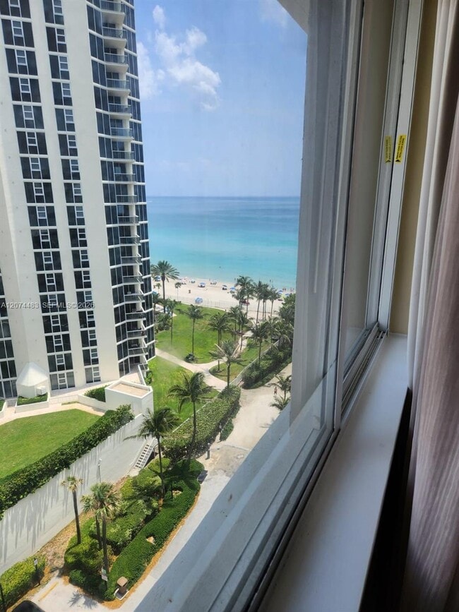 Building Photo - 19201 Collins Ave Unit 1028