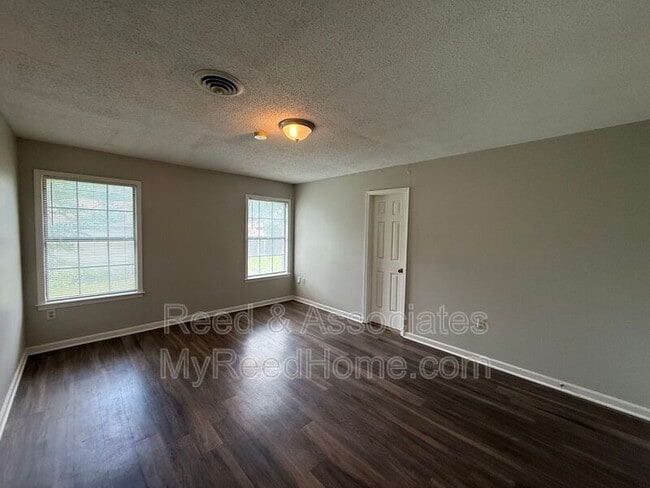 Photo - 4811 Barkshire Dr