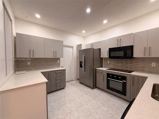 Photo - 2078 Madeira Dr