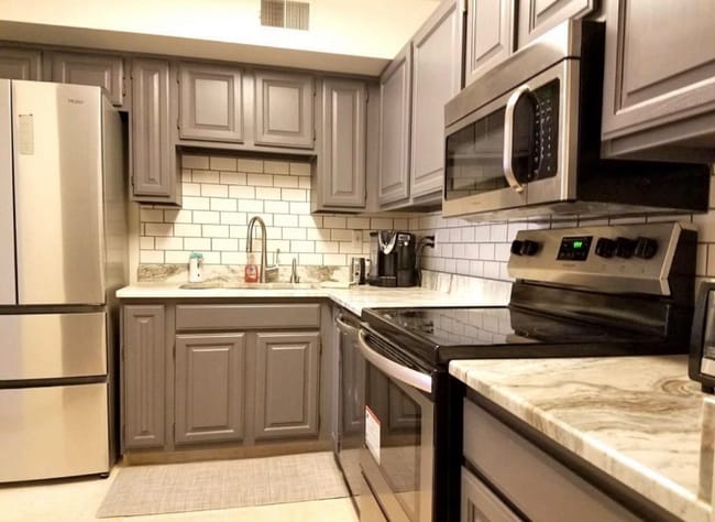 Photo - 2205 S Huron Pkwy Unidad 1