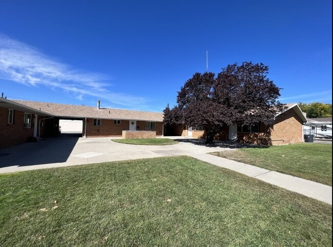 Building Photo - Golden Ridge Apartments Unit 1