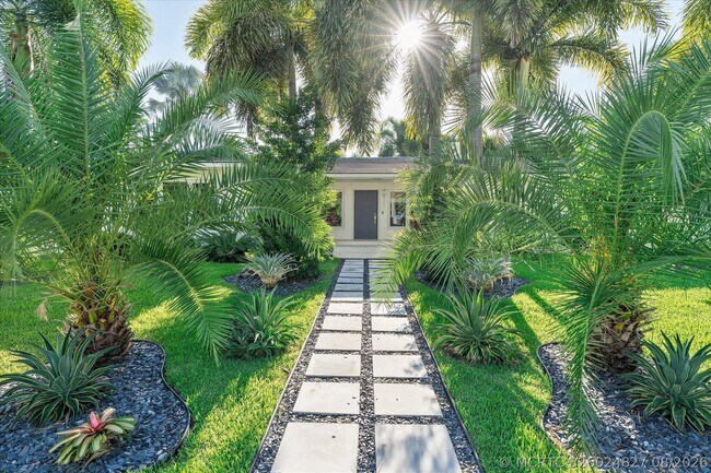 Photo - 207 Royal Palm Dr