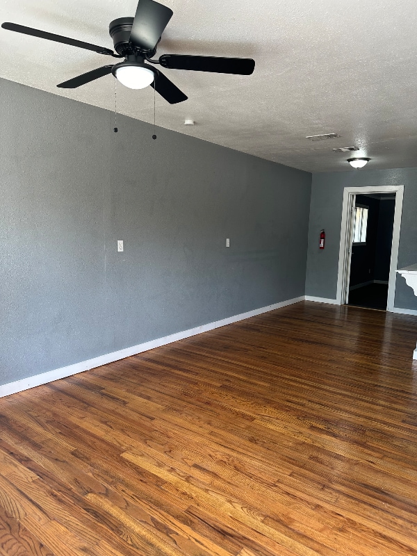 Photo - 311 Glamis Ave