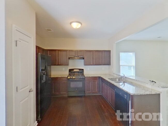 Photo - 4014 Sitka Dr