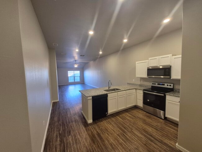 Building Photo - 2109 N Jayton Ave Rental