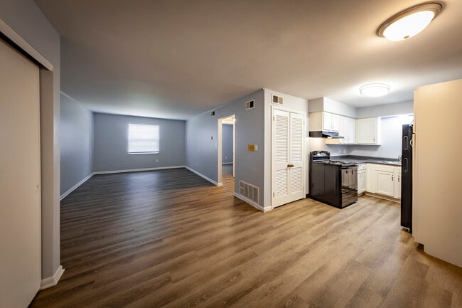 Photo - Williamsburg Square