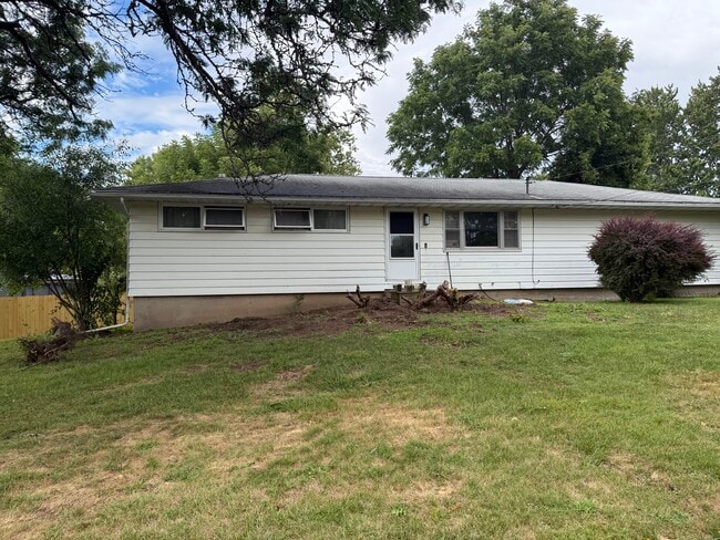 Building Photo - 301 Viking Pl