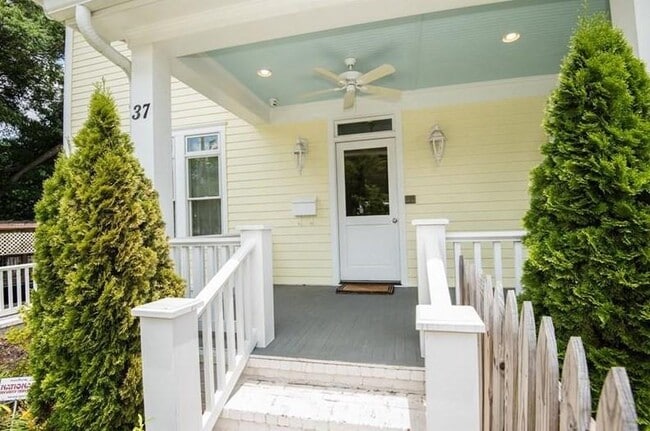 Photo - 37 Waverly Way NE