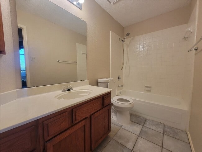 Photo - 932 Winchester Ln