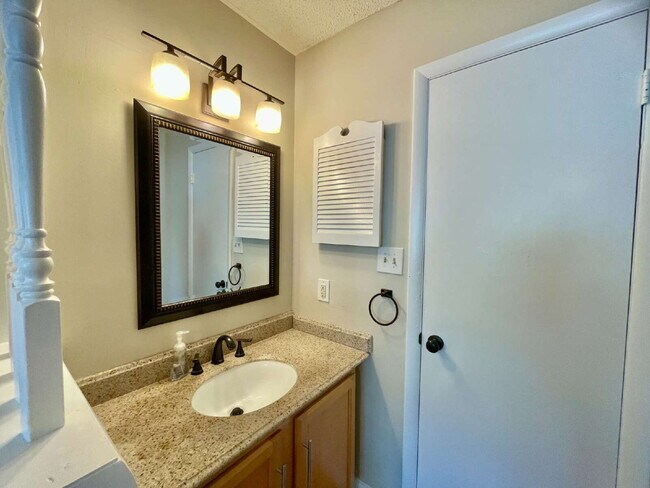 Photo - 3 Bed, 2 Bath Nest In Fayetteville