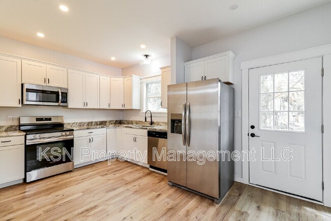 Photo - 1025 W 38th St