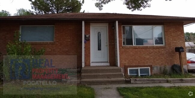 Building Photo - 625 El Rancho Blvd Unit 625 El Rancho Upstairs Rental