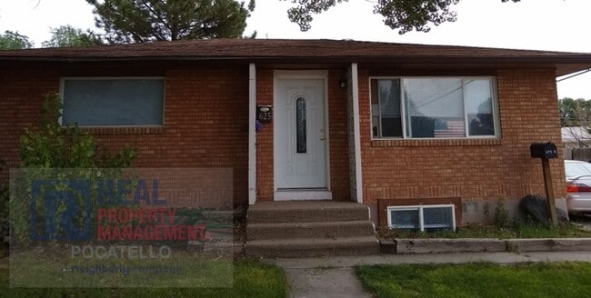 Photo - 625 El Rancho Blvd Apartment Unit 625 El Rancho Upstairs