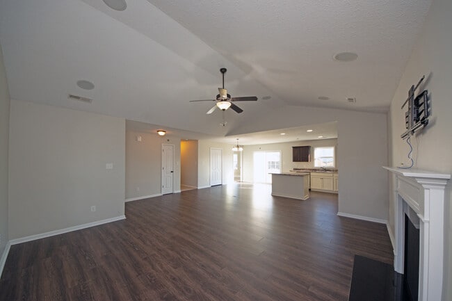 Photo - 300 Cadenza Ln