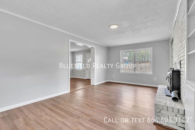 Photo - 107 111 River Rd Cir
