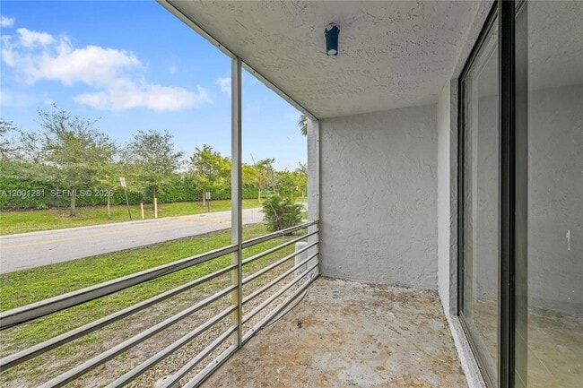 Photo - 2850 Somerset Dr Unit 105L