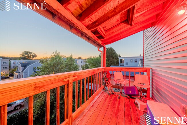 Building Photo - 37 Magoun St Unit 3 Rental