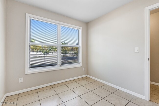 Building Photo - 5453 16th Pl SW