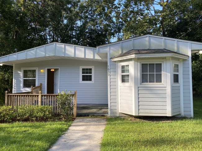 Photo - 1633 Mayhew St Casa