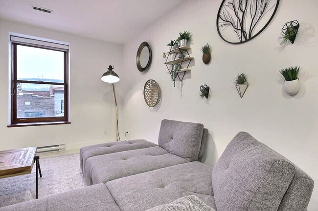 Photo - 4107 A R. Saint-Denis Unit SI ID1543084P
