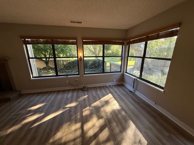 Photo - 2 Bedroom, 2 Bathroom home on King Court.