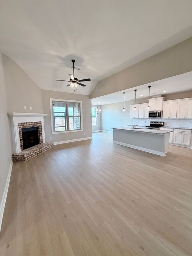 Photo - 204 Farmland Cir