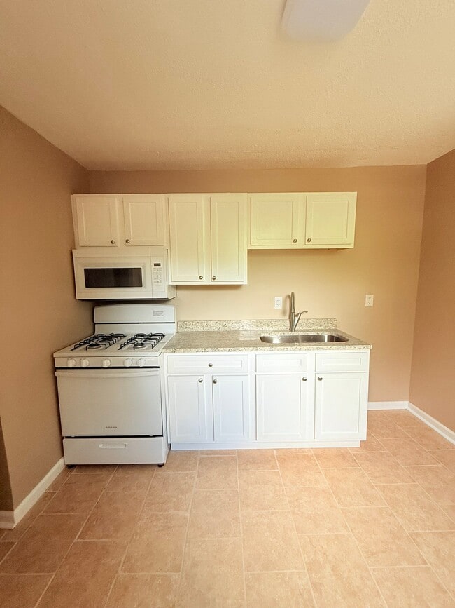Photo - 931 Calvin Rd