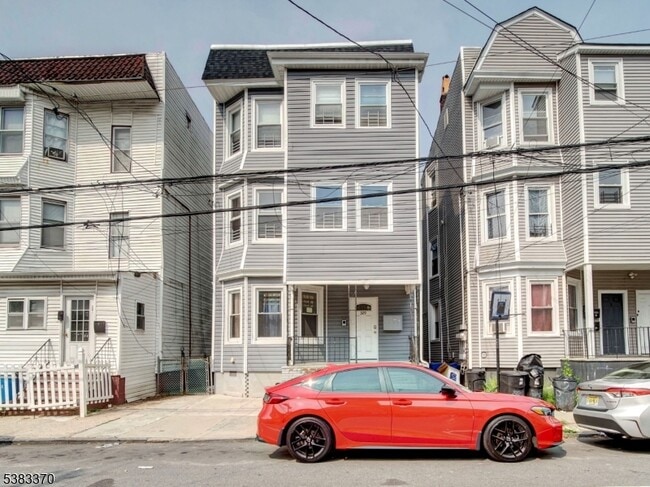 Building Photo - 329 S 19th St Rental
