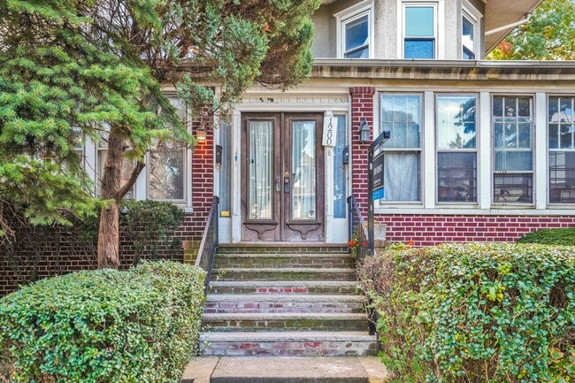 Photo - 1200 Beverley Rd Unit 2