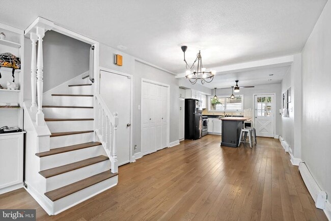 Building Photo - 2141 Montrose St