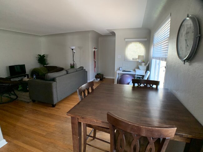 Photo - 727 Clermont St