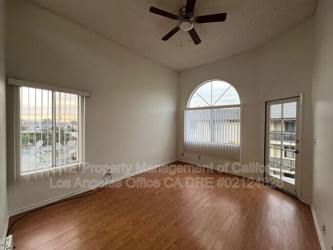 Photo - 445 W 6th St Unit #411