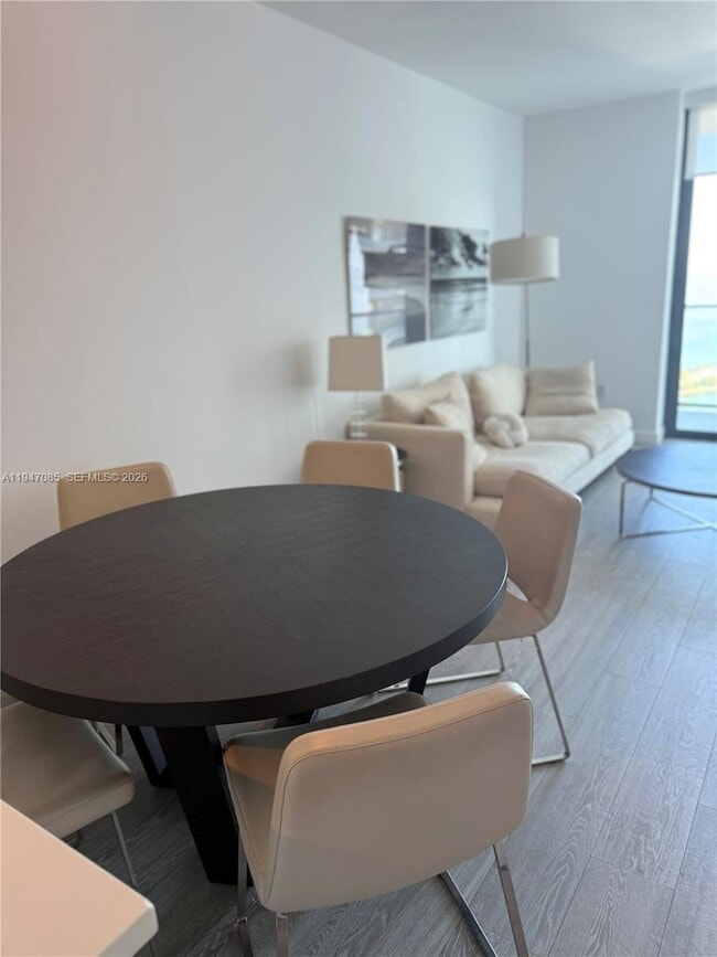 Photo - 501 NE 31st St Unidad 3103