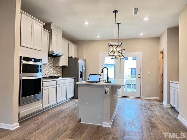 Photo - 4 Bedroom Luxury Townhome close to Raleigh Downtown
