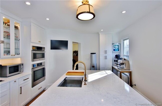 Photo - 30 St George Ave