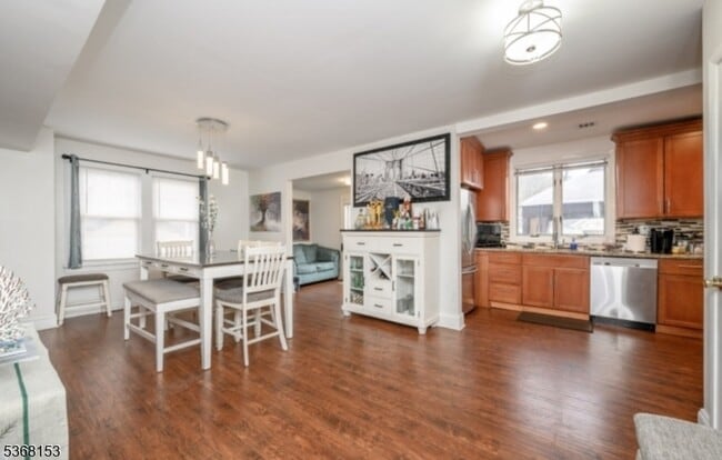 Photo - 372 W Hazelwood Ave
