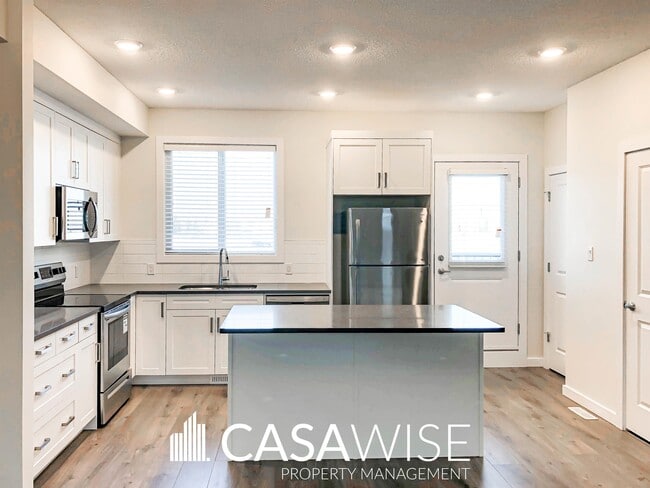 Photo - 655-655 Watt Blvd SW